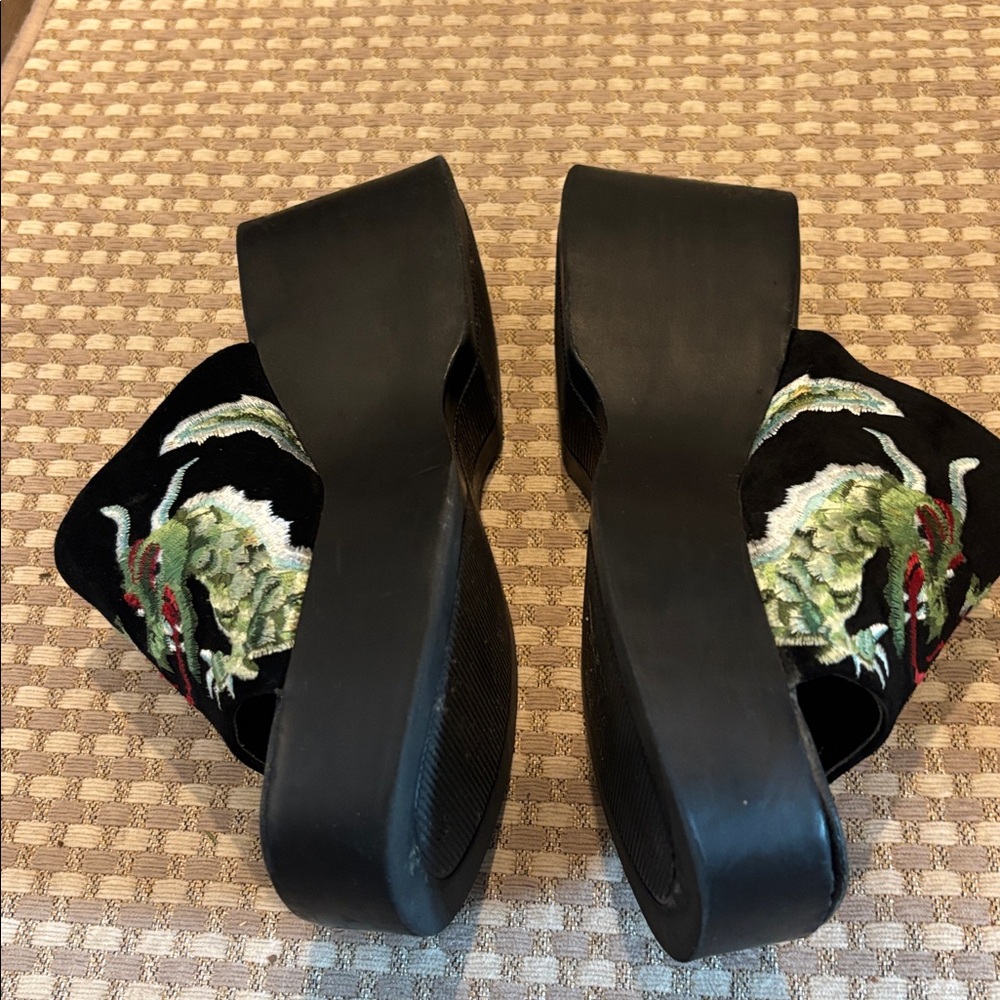Vintage N.Y.L.A Dragon Embroidery Platforms - Picture 4 of 17